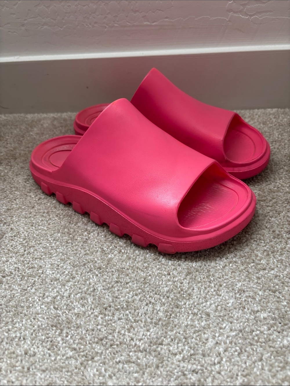 FP Movement Halftime Slides Hot Pink size 7/8 (37/38)